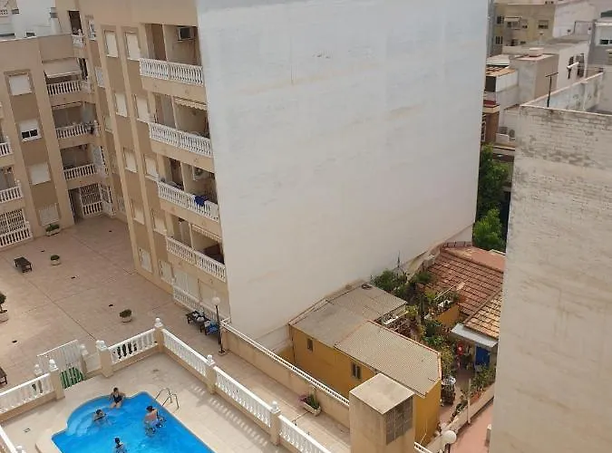 Mit Pool,450 M Zur Apartman